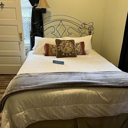 Abbey House Inn (Adults Only) Winters Bagian luar foto